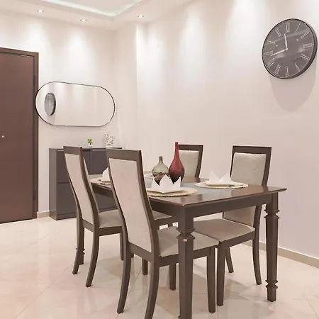 Beautiful 2 Bedroom Flat *