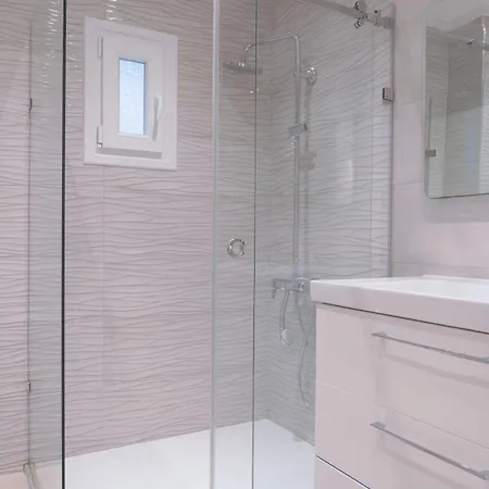 Beautiful 2 Bedroom Flat *