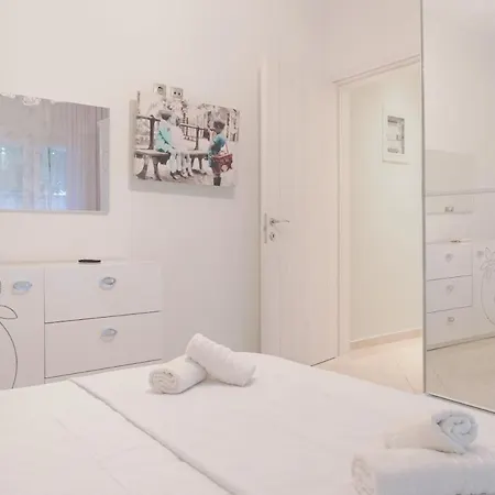 Beautiful 2 Bedroom Flat Διαμέρισμα *